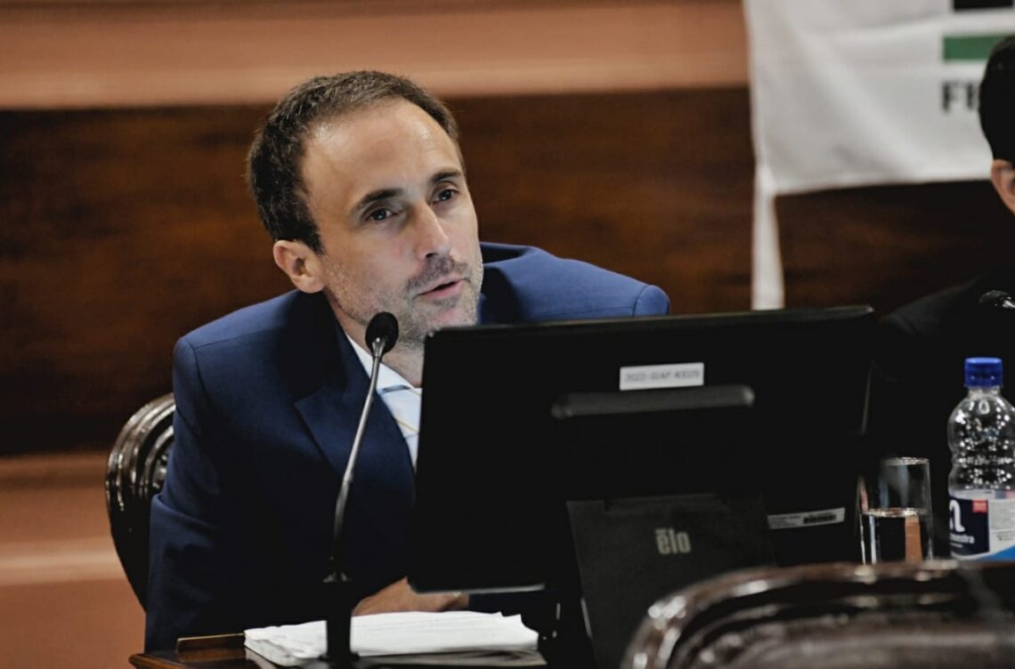 Rossi: «Con un amplísimo consenso social y político dimos media sanción a la regulación de los agroquímicos»