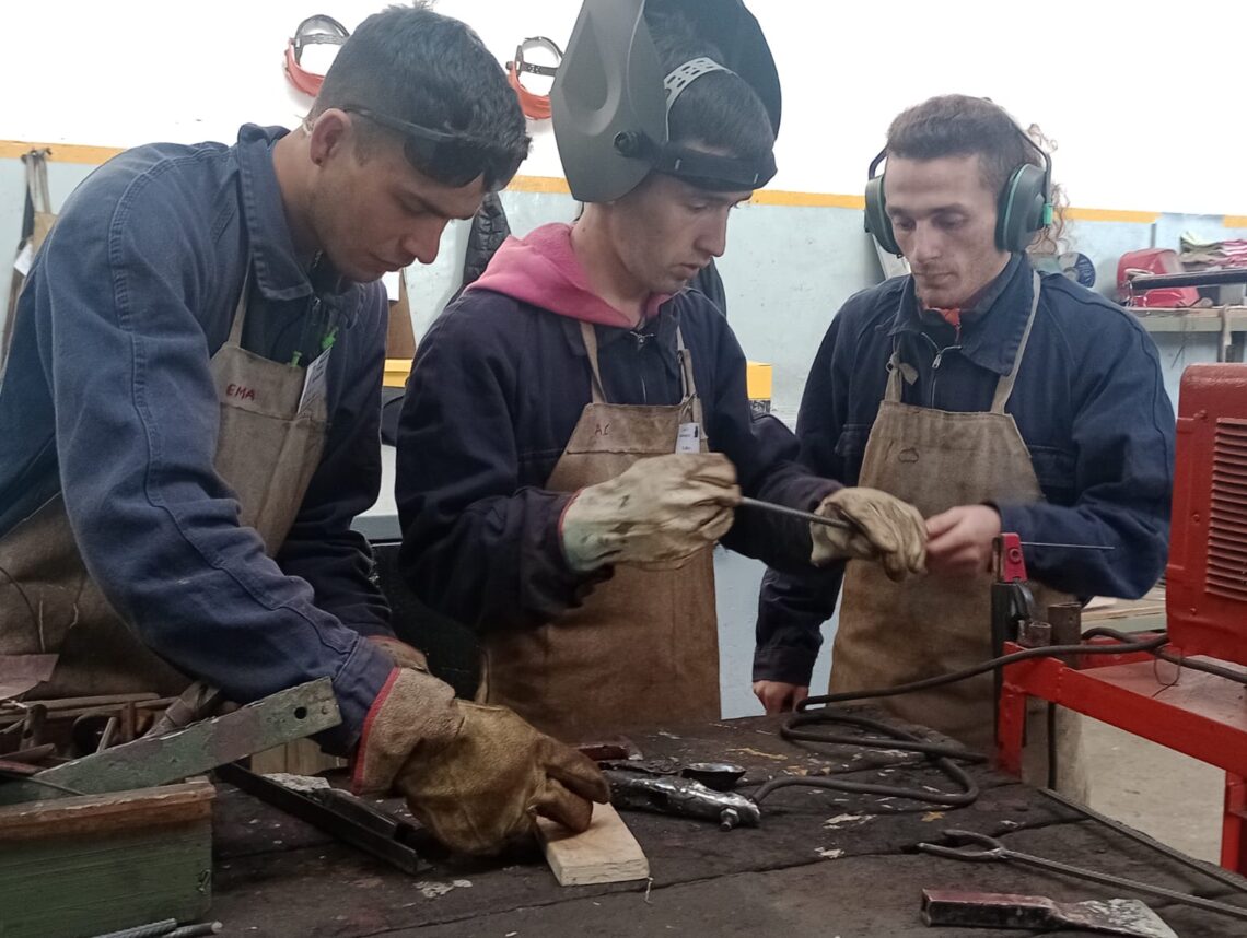 MUESTRA EDUCATIVA DEL PROGRAMA DE FORMACIÓN PROFESIONAL DE LA MUNICIPALIDAD DE CONCORDIA