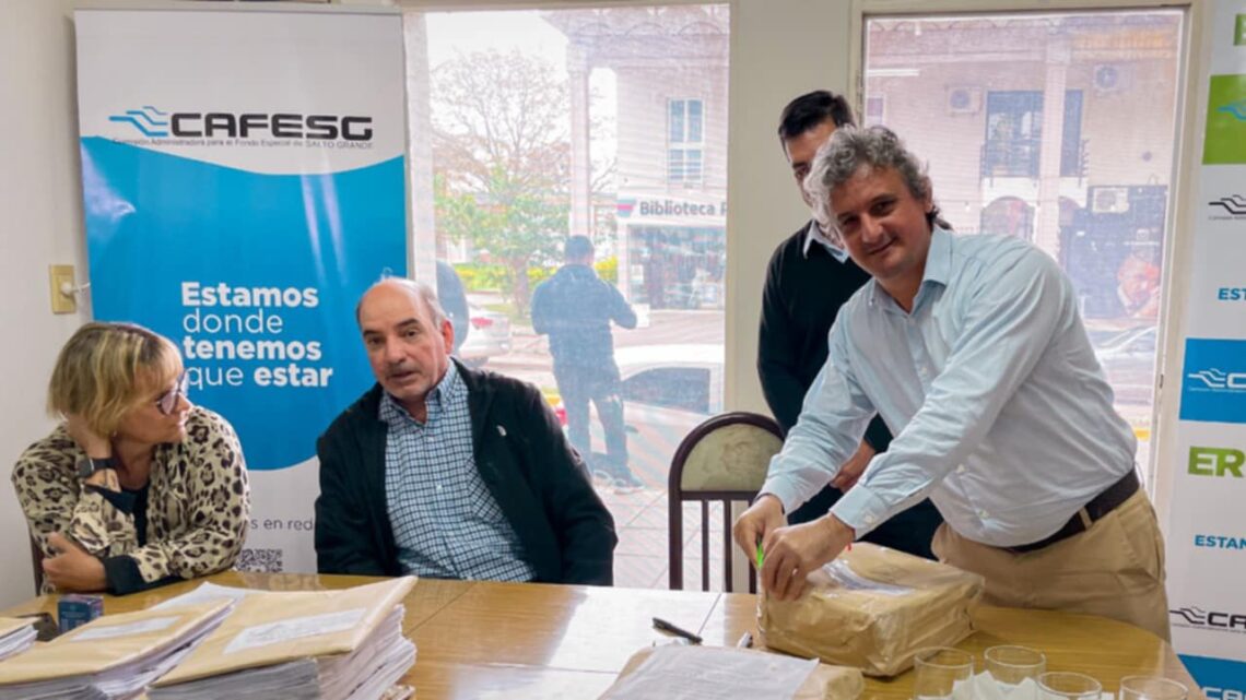 El Intendente Bravo presente en la Licitación para la obra de construcción de alcantarilla en Arroyo Guarumba