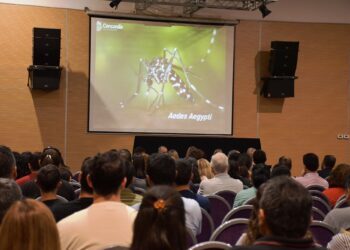 CAPACITACIÓN ABIERTA AL PÚBLICO SOBRE DENGUE