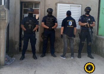 EN UN OPERATIVO DE LA DIVISION TOXICOLOGÍA VICTORIA, JUNTO A PERSONAL DE LA GUARDIA ESPECIAL, Y DE LAS DIRECCIONES PREVENCIÓN VIAL Y DELITOS RURALES, SECUESTRAN CLORHIDRATO DE COCAÍNA EN EL PUESTO CAMINERO – POSTERIORMENTE SE REALIZO UN ALLANAMIENTO EN LA TARDE DE ESTE SÁBADO