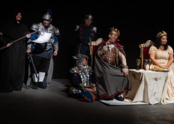 “El sueño de los zánganos” cumple un año y continua su vuelo hacia nuevos destinos.