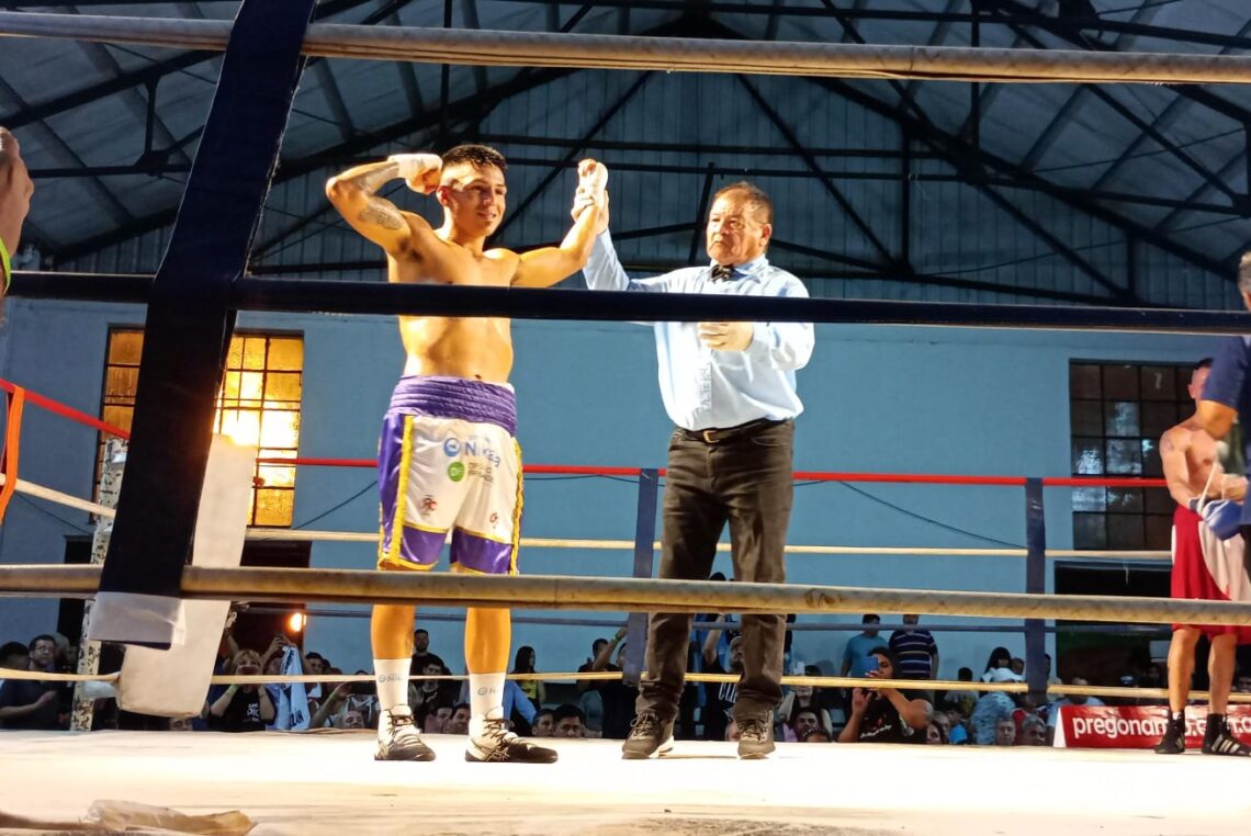 El KO de Santiago «Piedrita» Bazán coronó otra gran noche de box en Concordia