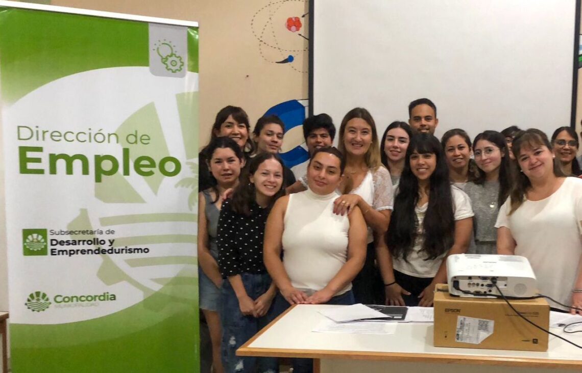 SE REALIZÓ UN TALLER SOBRE HABILIDADES PARA UNA ENTREVISTA LABORAL EXITOSA