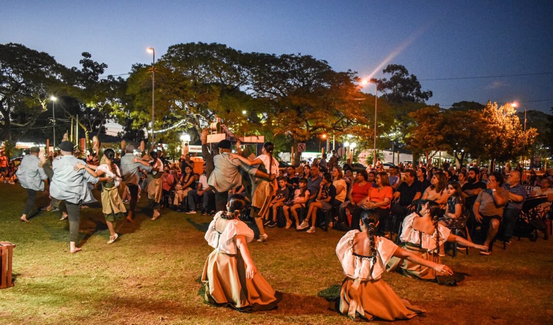 CONCORDIA RINDIÓ HOMENAJE A SUS RAÍCES CON MÚSICA, DANZA Y MATE EN LA COSTANERA