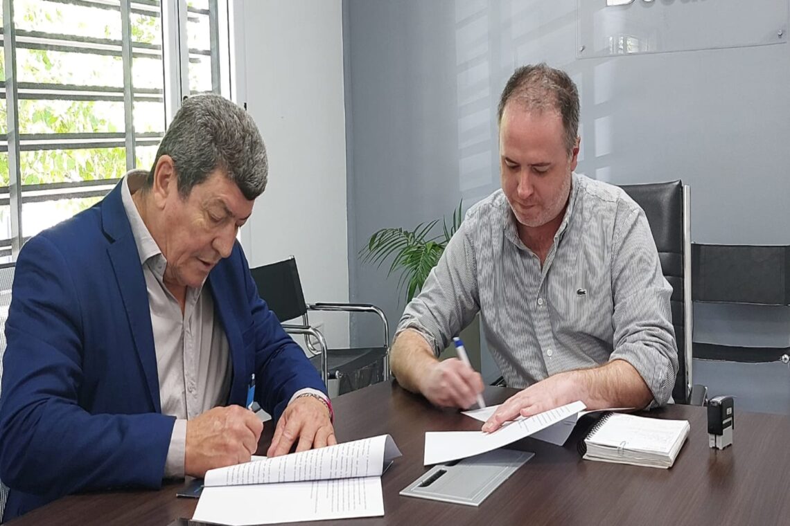 El Becario y el IAPV firmaron un convenio para que estudiantes realicen prácticas profesionales