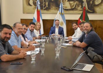 AZCUÉ ANUNCIÓ LA IMPLEMENTACIÓN DE UN SISTEMA DE VENTANILLA ÚNICA ON LINE PARA HABILITAR COMERCIOS EN FORMA EXPRESS EN 24 HORAS