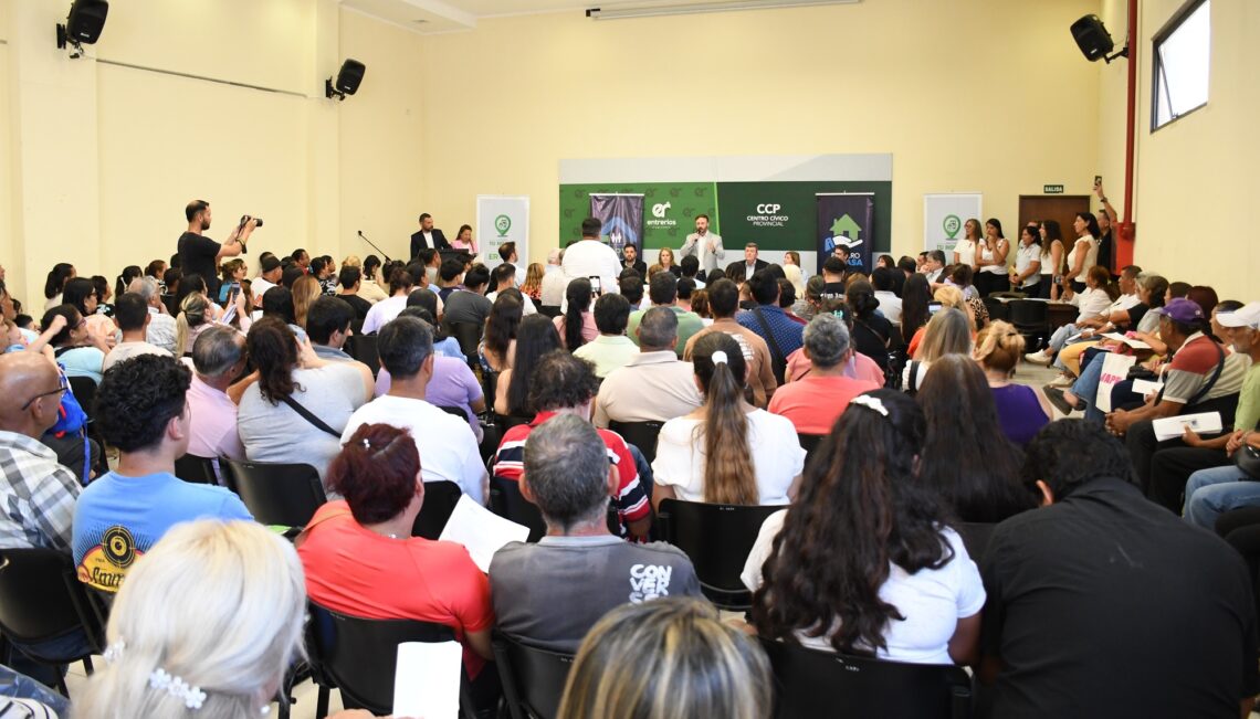 SE ENTREGARON 150 ESCRITURAS A FAMILIAS CONCORDIENSES ADJUDICATARIAS DEL IAPV