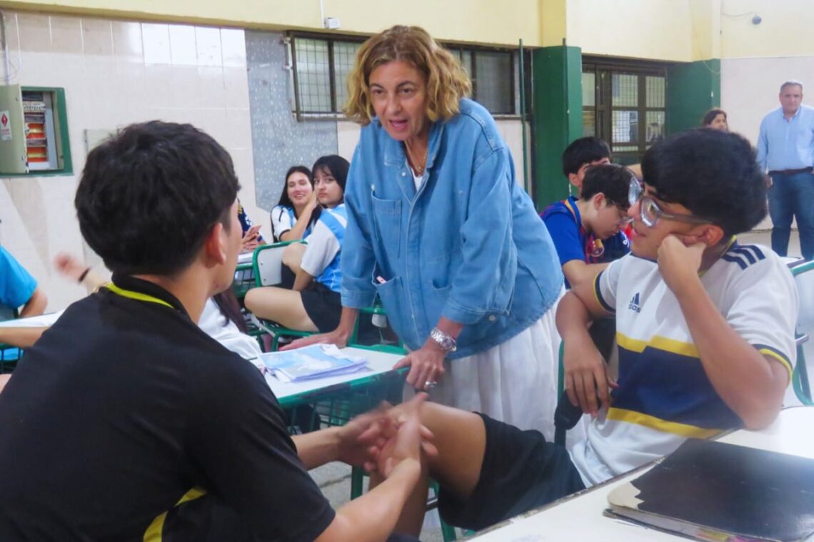 Autoridades del CGE visitaron escuela premiada por un proyecto innovador