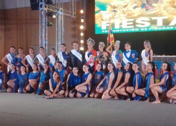 Comparsa Imperio presentó sus figuras 2025