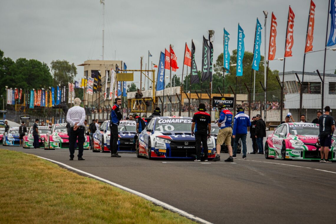 SE PRESENTARÁ EL GRAN PREMIO CORONACIÓN FRENTE AL PALACIO MUNICIPAL