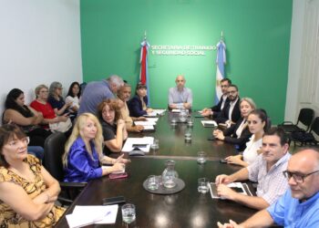 La provincia acordó un nuevo aumento salarial con trabajadores estatales