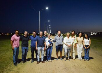 El Intendente Bravo inauguró y habilitó la iluminación pública de calle Porteiro de Flores
