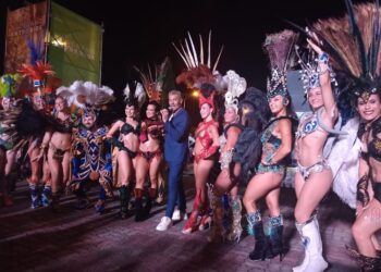 El Carnaval del País desplegó su magia en la presentación de la temporada de verano de Entre Ríos.