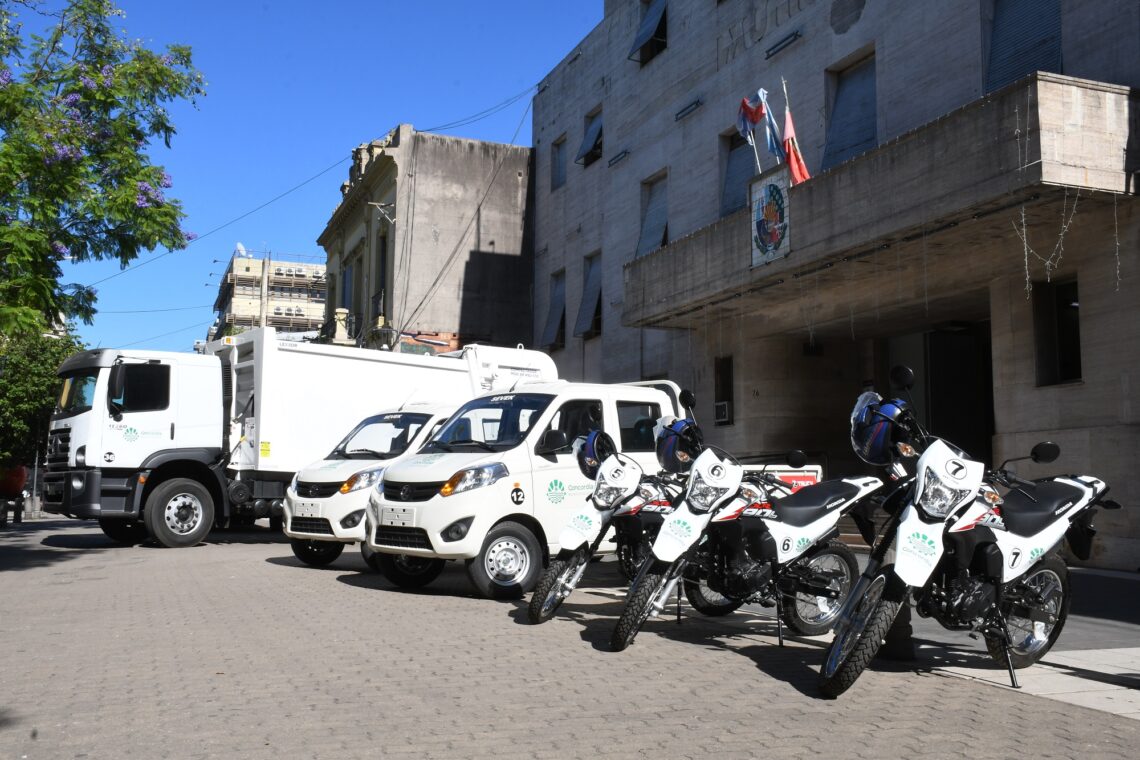 AZCUÉ PRESENTÓ NUEVOS VEHÍCULOS QUE SE INCORPORAN AL PARQUE AUTOMOTOR MUNICIPAL