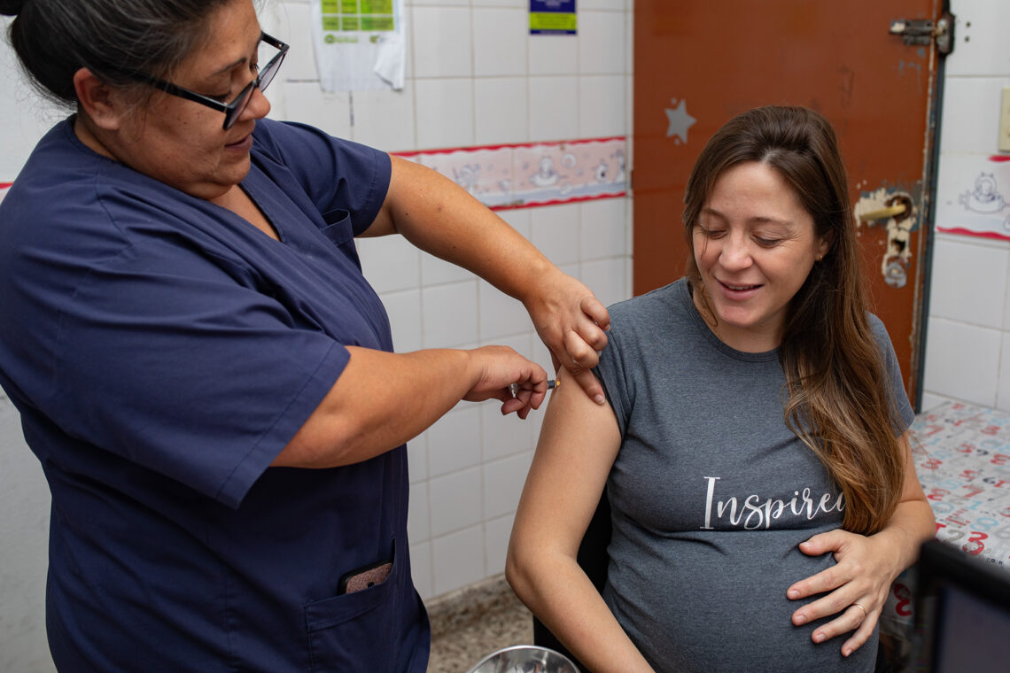 Inicia en Entre Ríos la campaña de vacunación contra el Virus Sincicial Respiratorio para embarazadas