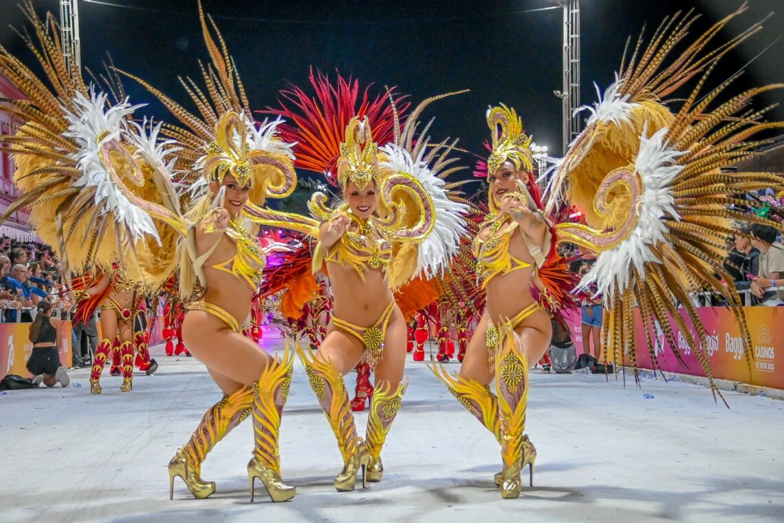 El Carnaval del País se prepara para la segunda noche de la edición 2025