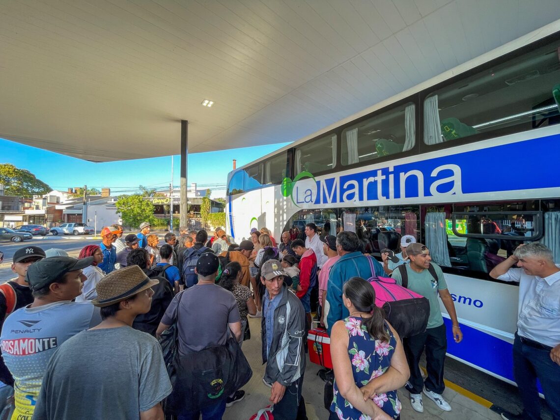 COMENZARON LOS TRASLADOS DE TRABAJADORES FRUTÍCOLAS A RÍO NEGRO Y NEUQUÉN