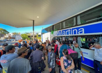 COMENZARON LOS TRASLADOS DE TRABAJADORES FRUTÍCOLAS A RÍO NEGRO Y NEUQUÉN