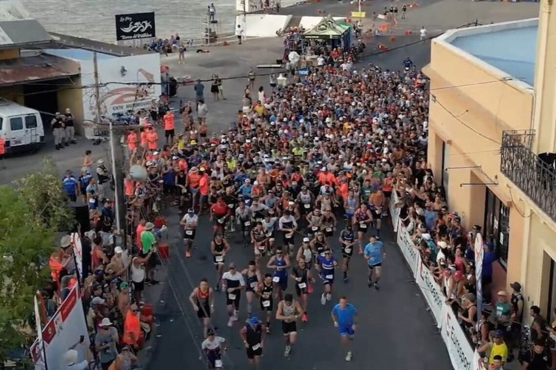 El Triatlón Internacional de La Paz celebró su 40º aniversario con el respaldo de la provincia