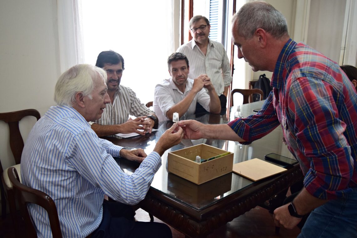 Apicultores de San Salvador exportaron abejas reinas al Uruguay