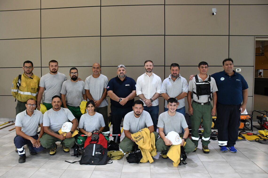 EL INTENDENTE AZCUÉ PRESENTÓ LA BRIGADA FORESTAL MUNICIPAL