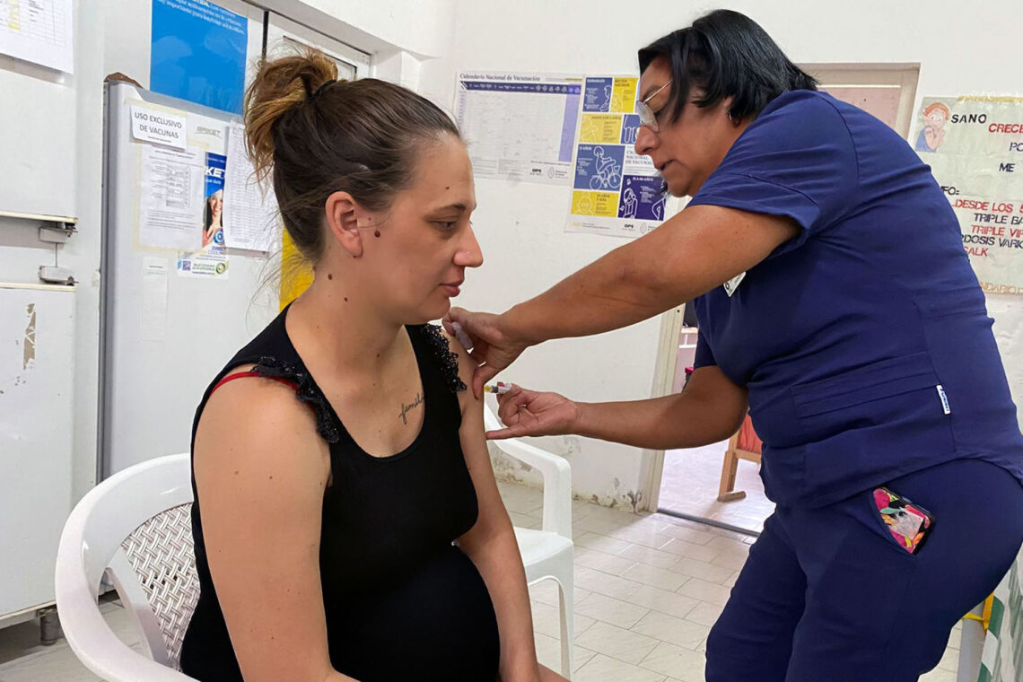 Reiteran que está vigente la vacunación contra el Virus Sincicial Respiratorio para embarazadas