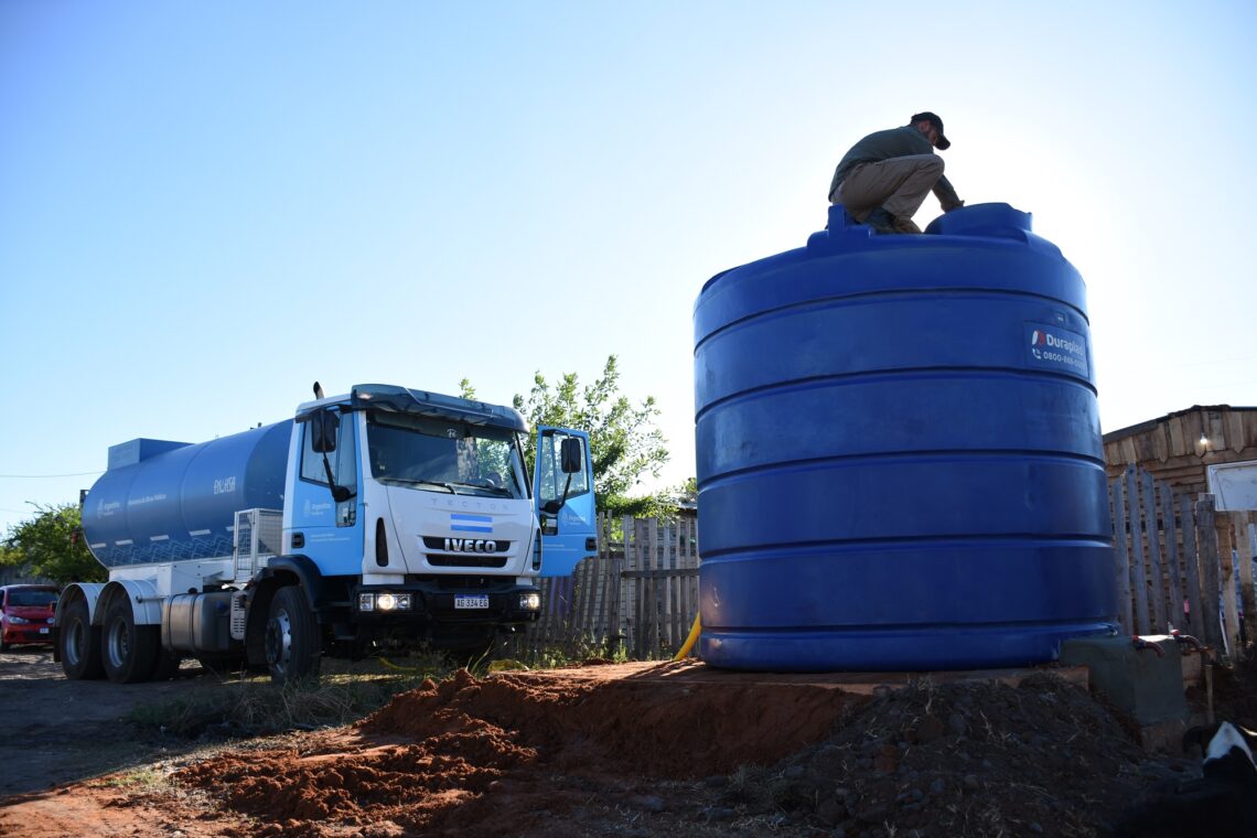 PLAN DE CONTINGENCIA HÍDRICA: COMENZÓ LA INSTALACIÓN DE TANQUES DE 10.000 LITROS