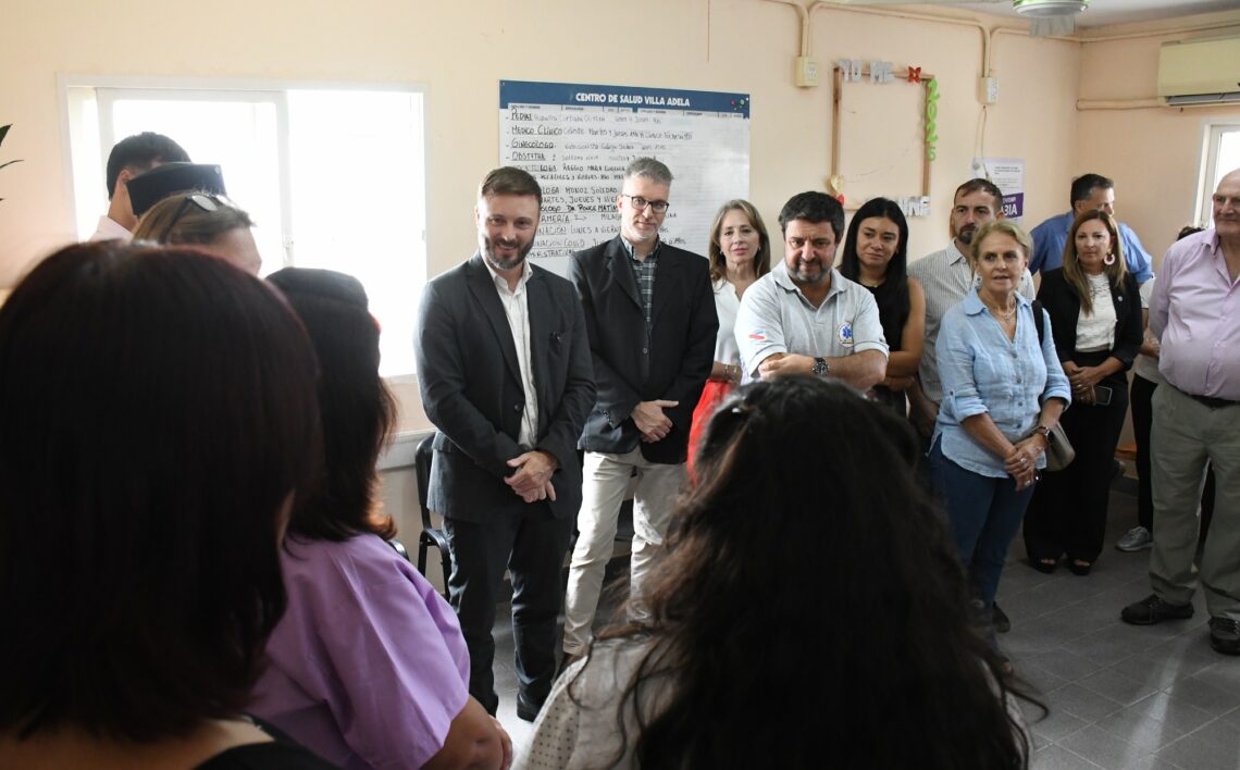 AZCUÉ VISITÓ EL CENTRO DE SALUD DE VILLA ADELA QUE ATIENDE LAS 24 HORAS Y CUENTA CON UNA AMBULANCIA 0 KM