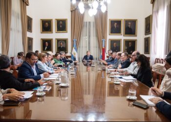 El gabinete provincial analizó el listado y avance de obras de reparaciones en escuelas y hospitales