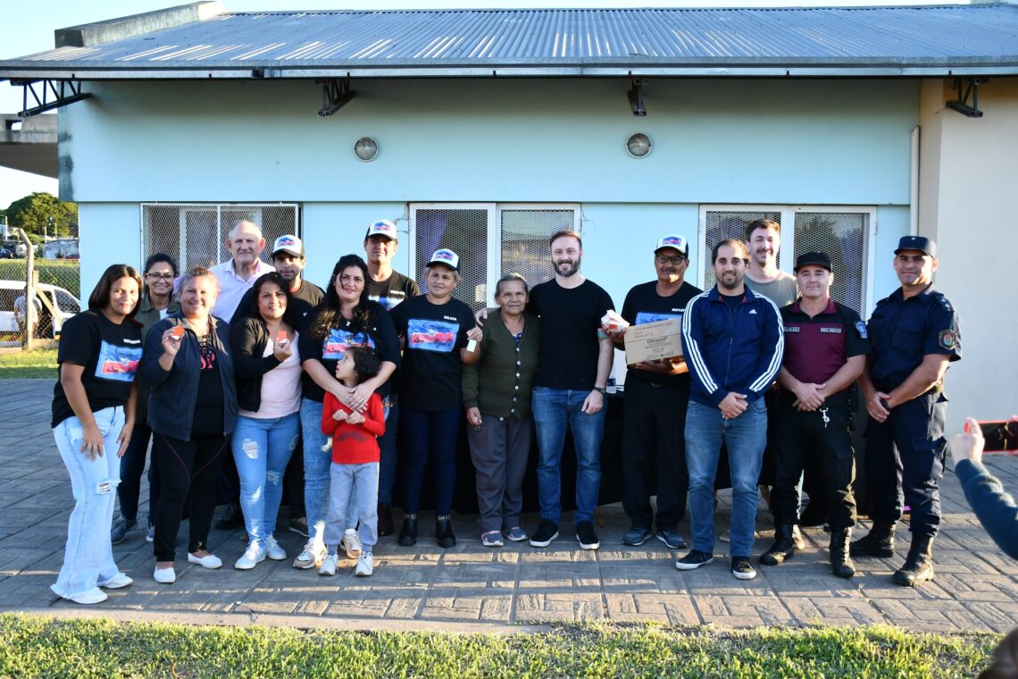 AZCUÉ INAUGURÓ SISTEMA DE CÁMARAS DE SEGURIDAD Y ALARMA EN BARRIO SAN MIGUEL I