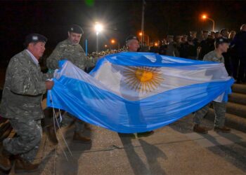 Concordia recuerda y honra: Vigilia por los 43 años de Malvinas