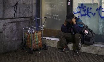 El INDEC revelará el dato de pobreza del segundo semestre de 2024: qué estiman las consultoras y el Gobierno