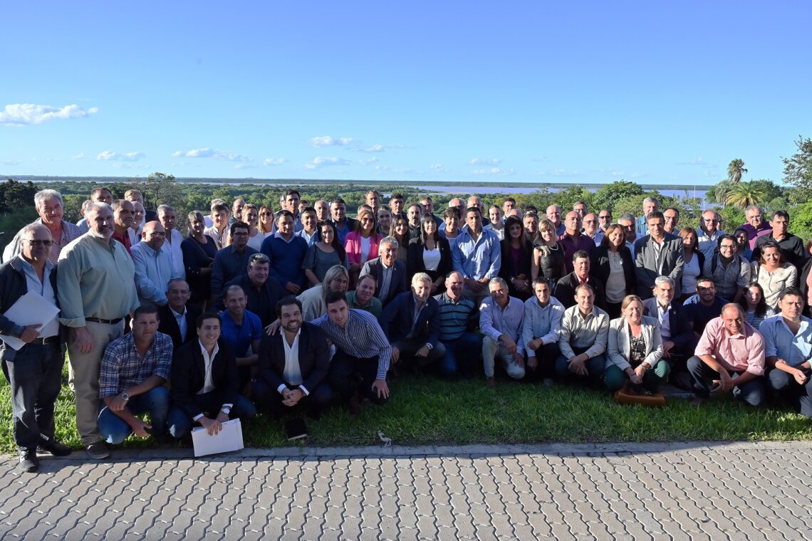 El gobernador y los presidentes comunales trataron diversas iniciativas de trabajo conjunto