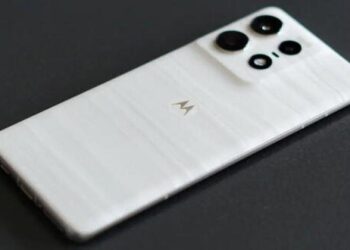 El Motorola mejor que el iPhone 16 y más barato: carga en 15 minutos, cámaras con 4K y pantalla POLED de 144Hz