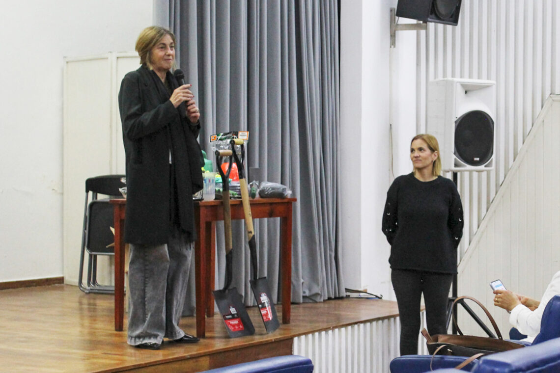 El CGE entregó material a las escuelas y centros de educación integral