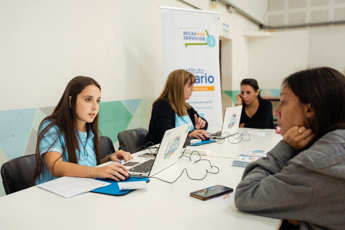 Este viernes inicia el cronograma de pago de becas provinciales