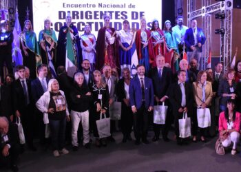 EL INTENDENTE AZCUÉ PARTICIPÓ DEL ENCUENTRO NACIONAL DE DIRIGENTES DE COLECTIVIDADES