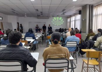 CHARLA SOBRE EMPRENDEDURISMO PARA ESTUDIANTES DE GESTIÓN GASTRONÓMICA EN LA UNER