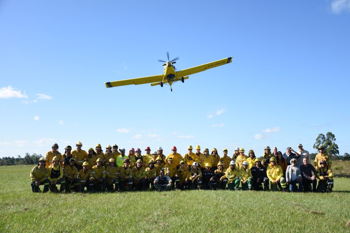 BRIGADISTAS Y BOMBEROS PARTICIPARON DE UN TALLER SOBRE USO Y SEGURIDAD DE MEDIOS AÉREOS EN INCENDIOS FORESTALES