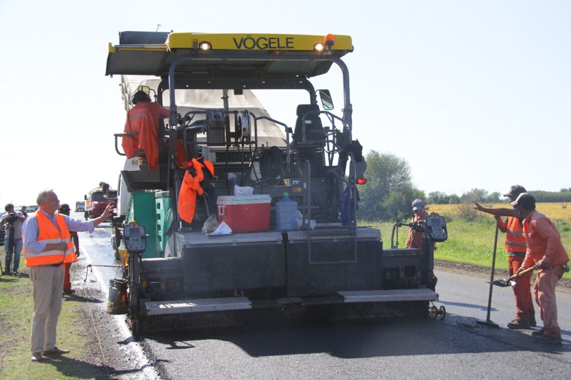 Schneider recorrió el avance de la obra en la Ruta Provincial Nº 32