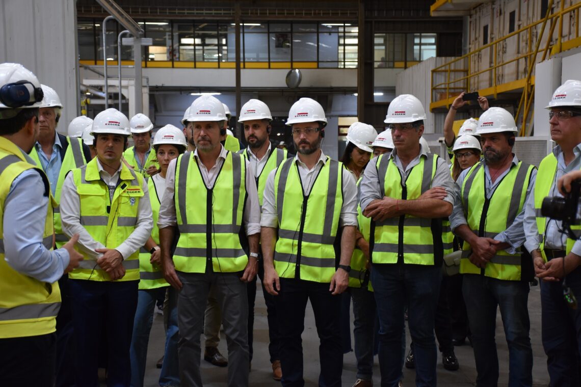 FRIGERIO Y AZCUÉ PARTICIPARON DE LA INAUGURACIÓN DE UNA NUEVA LÍNEA DE MOLDURAS EN LA EMPRESA EGGER