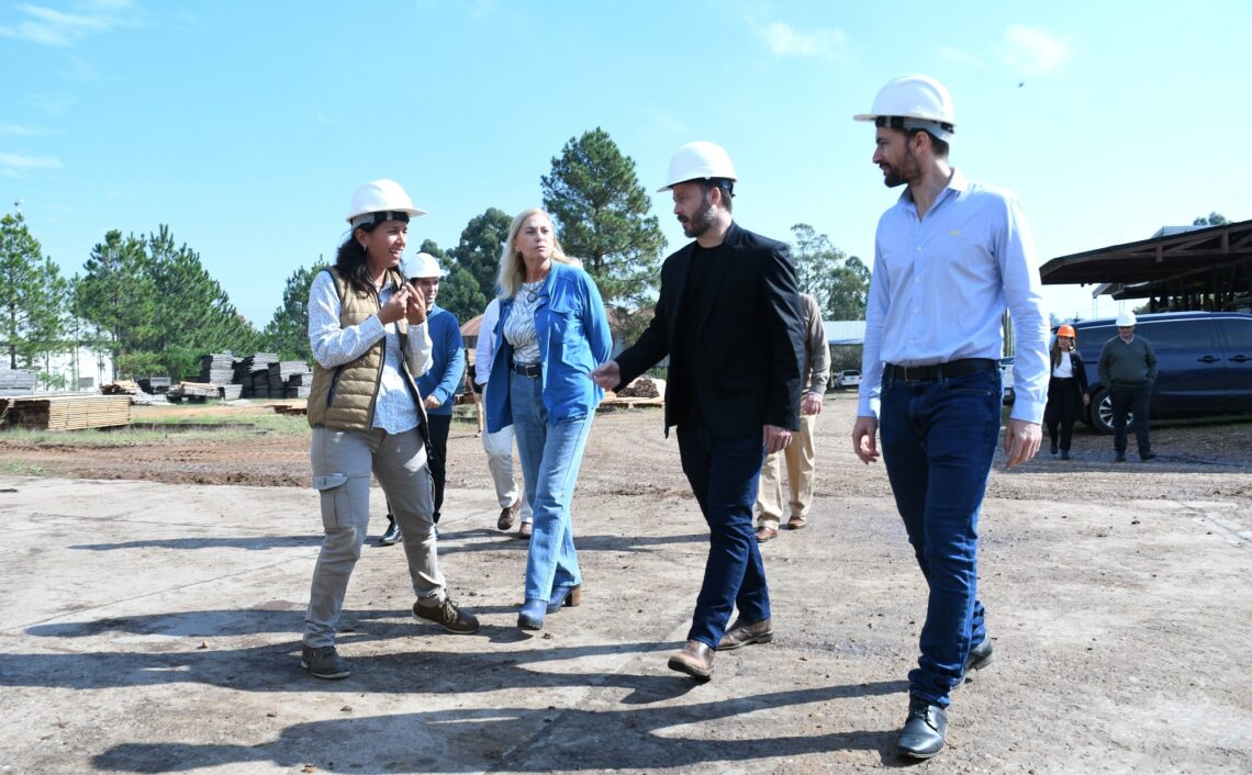 AZCUÉ RECORRIÓ EL PARQUE INDUSTRIAL Y REMARCÓ QUE LA GESTIÓN TRABAJA PARA CREAR LAS CONDICIONES QUE EL SECTOR PRIVADO NECESITA PARA INVERTIR