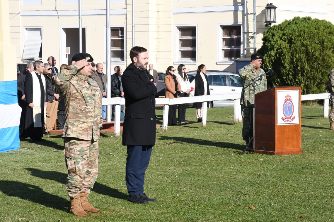 EL INTENDENTE AZCUÉ PARTICIPÓ DE LOS ACTOS POR EL 215º ANIVERSARIO DEL EJÉRCITO ARGENTINO