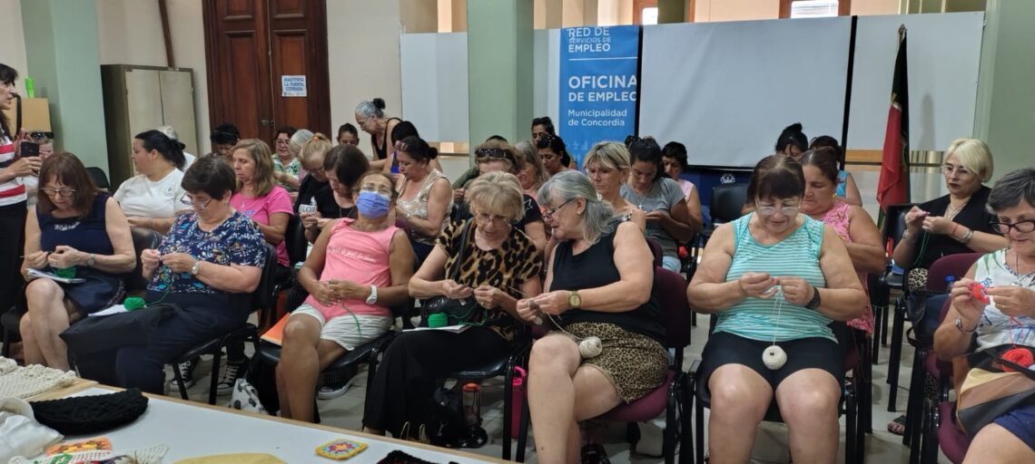 TALLER GRATUITO DE MANUALIDADES PARA PERSONAS MAYORES