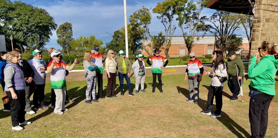 ADULTOS MAYORES PARTICIPARON DE UNA JORNADA DE JUEGOS ALTERNATIVOS