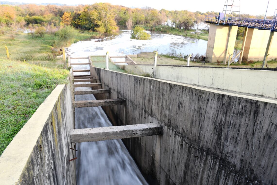 LA MUNICIPALIDAD REALIZA TESTEOS EN EL SISTEMA DE BOMBEO DE LA DEFENSA SUR