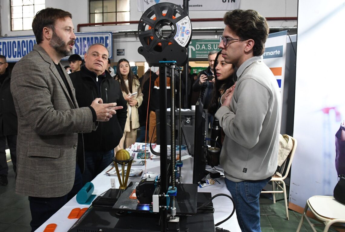 AZCUÉ PARTICIPÓ DE LA INAUGURACIÓN DE LA FERIA DE LAS CARRERAS 2025