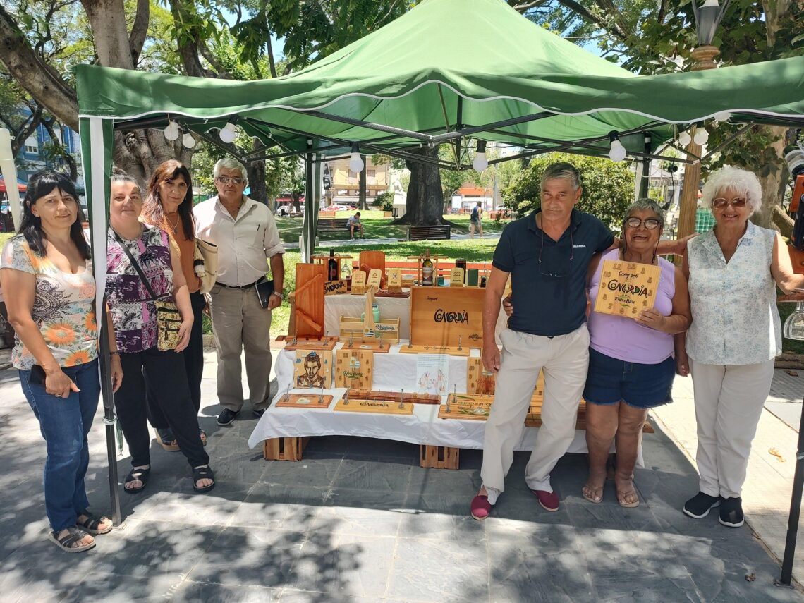 FERIA DE EMPRENDEDORES Y “PASEO DEL RÍO”