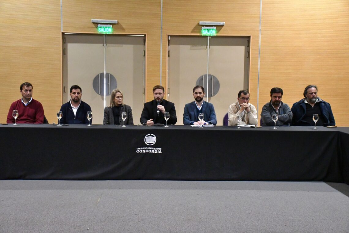 AZCUÉ ENCABEZÓ UNA REUNIÓN DE GABINETE AMPLIADA Y ANALIZÓ EL IMPACTO DEL CONTEXTO ECONÓMICO EN LA GESTIÓN MUNICIPAL